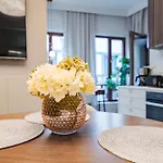 River Side Old Town By Comfort Apartamento *